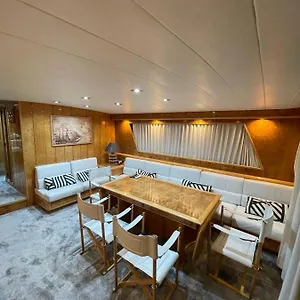 Yate Aloha Bateau-hôtel Sant Adrià de Besòs