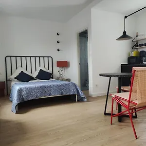 Bonito Estudio Con Garaje Habitación en casa particular Bilbao